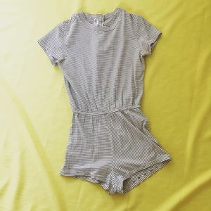 SOLD-Adorable ✌🏼 American Apparel romper